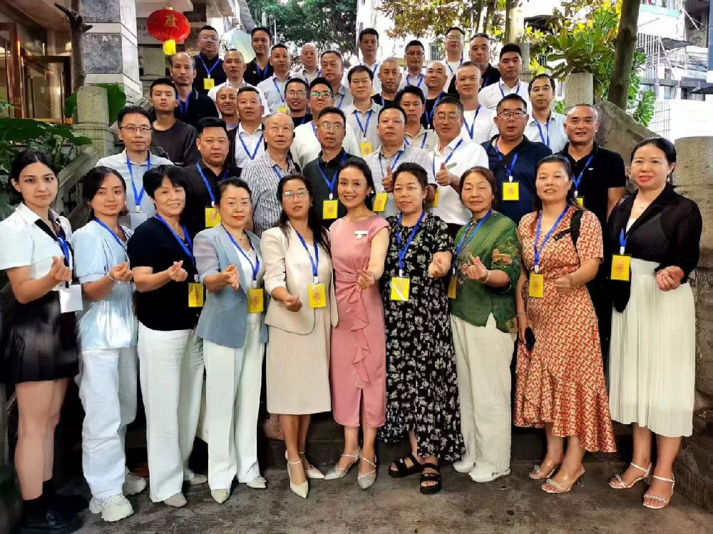 渝东北江夏企业交流盛会隆重开幕、70余位代表共商发展新策